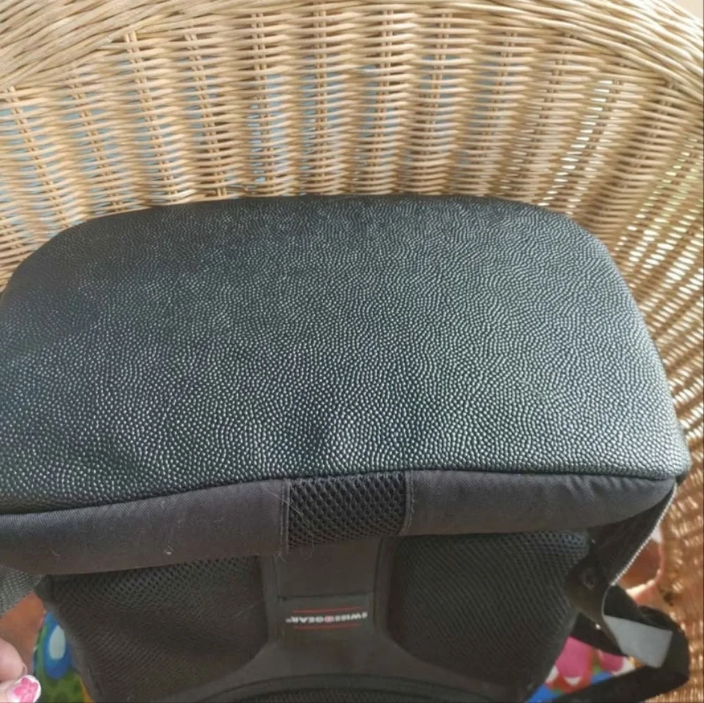 SwissGear Black and Gray Sporty Backpack with Modern Design, NWOT